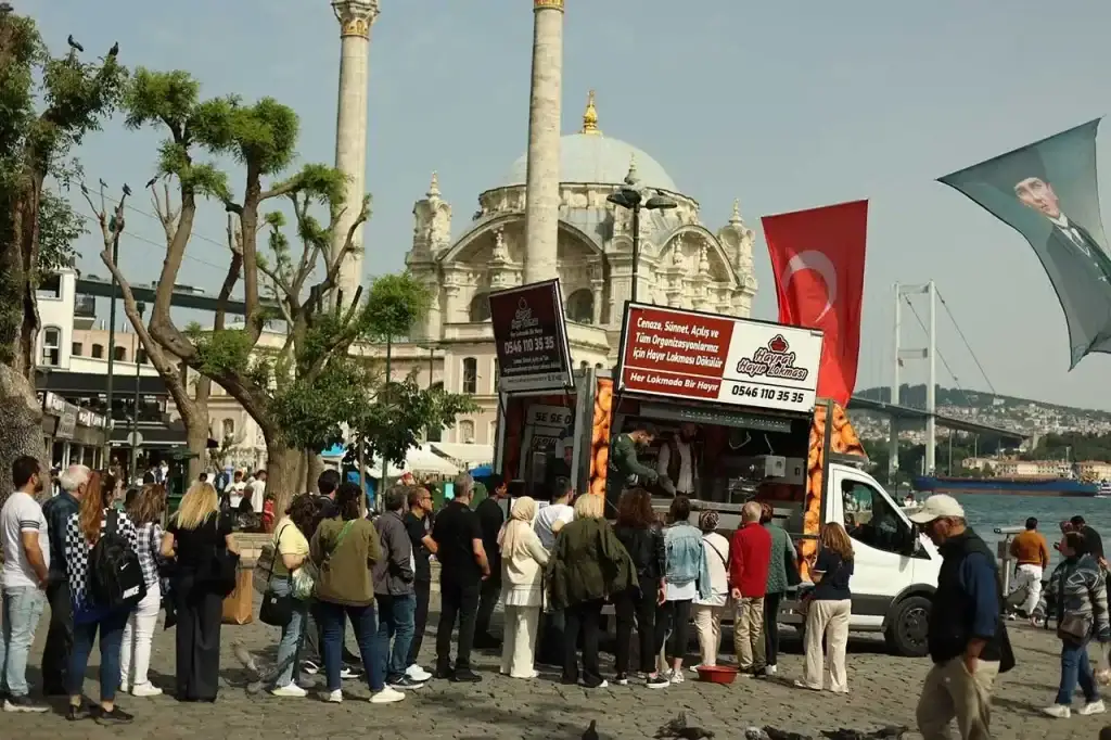 lokmacı istanbul hayır lokması dağıtımı