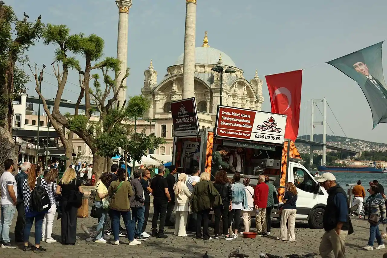 lokmacı istanbul hayır lokması dağıtımı