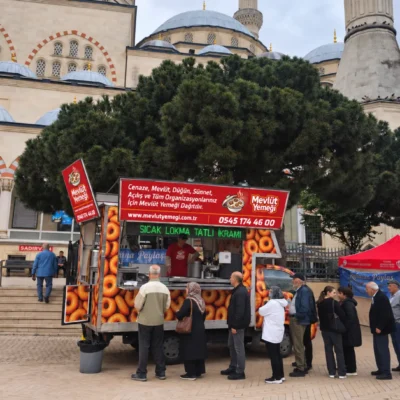 Mevlüt Yemeği Cami Önünde Mobil Hayır İkramı