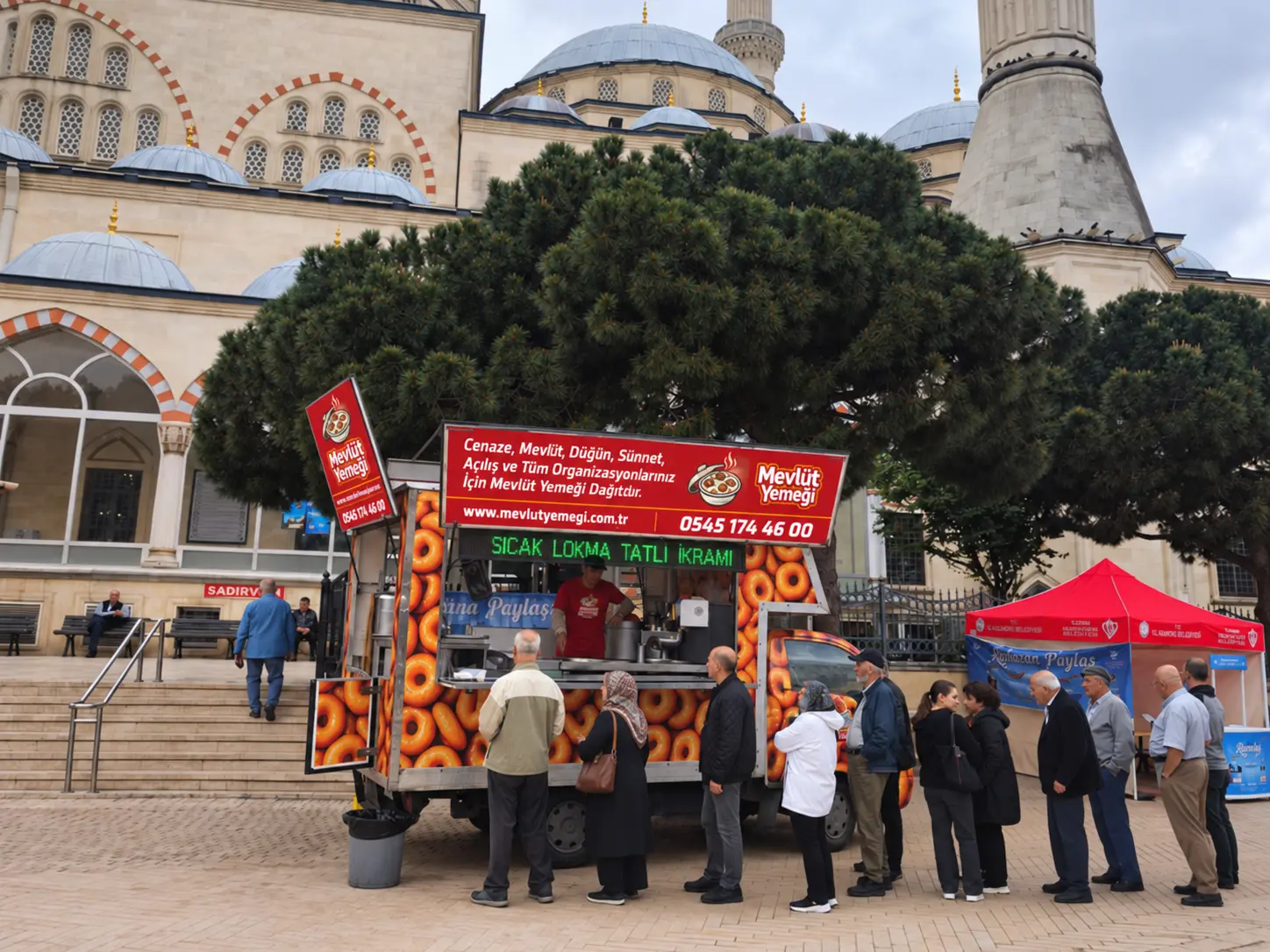 Mevlüt Yemeği Cami Önünde Mobil Hayır İkramı